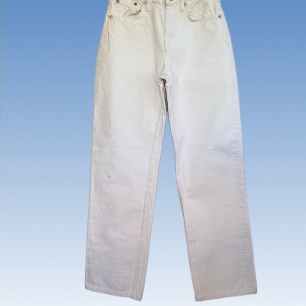 Zara women’s white relaxed Jeans size 02